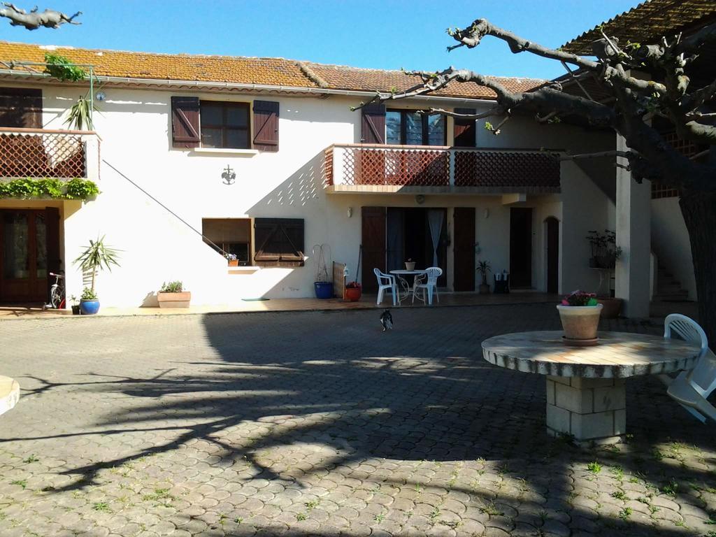 Les Prairies Mas Roux Casa de hóspedes Raphèle Exterior foto